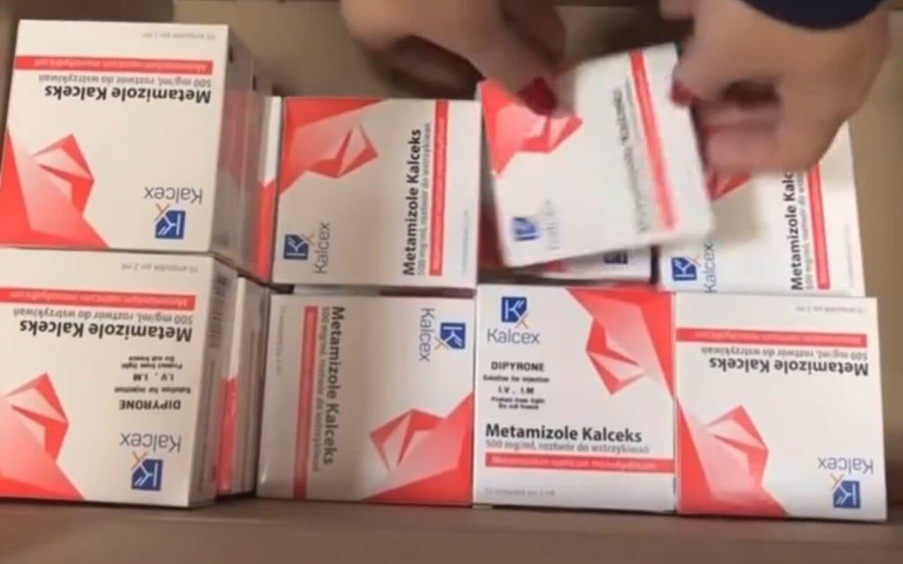 Розпаковка ампул Metamizole Kalceks (Dipyrone) у партії медикаментів для Volyn SOS
